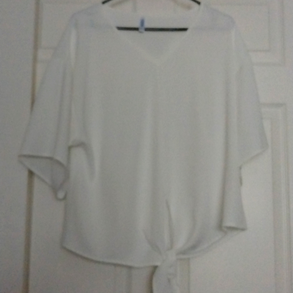 🧘 White blouse